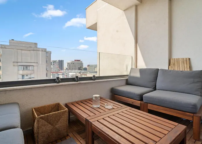 Union Plaza Balcony Bliss *