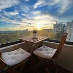 Union Plaza Balcony Bliss * Bukarest